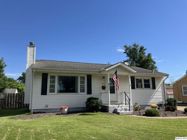 3203 College Ave. , Quincy, IL 62301