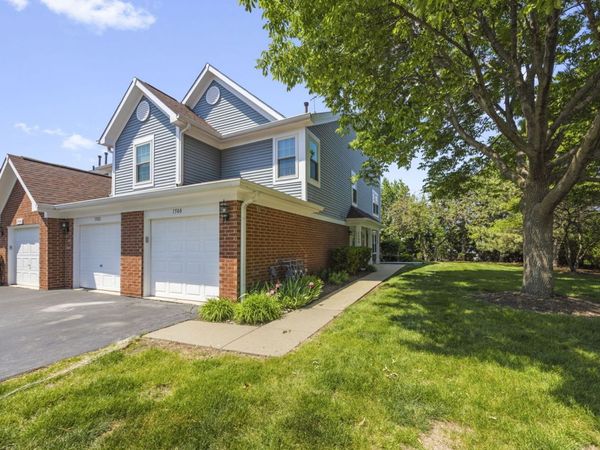 1500 Thornfield Lane, Roselle, IL 60172