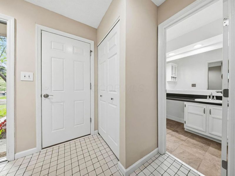 132 Saint Michelle Street, Unit 39B, Columbus, OH 43085 Photo 5