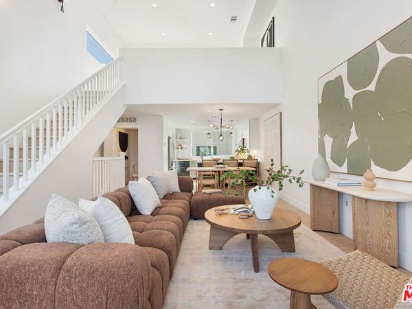 11222 W Victory Boulevard, Unit 2, North Hollywood, CA 91606