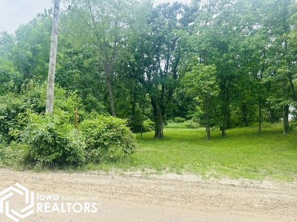 206 Woodland Road, Montezuma, IA 50171