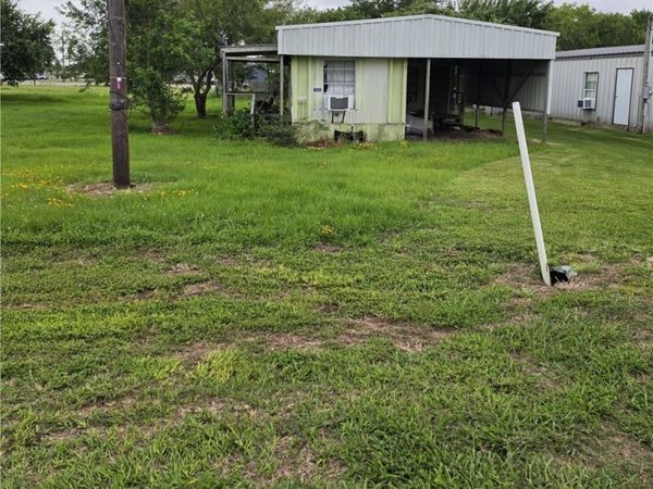 101-105 W AUSTIN Avenue, Seadrift, TX 77983