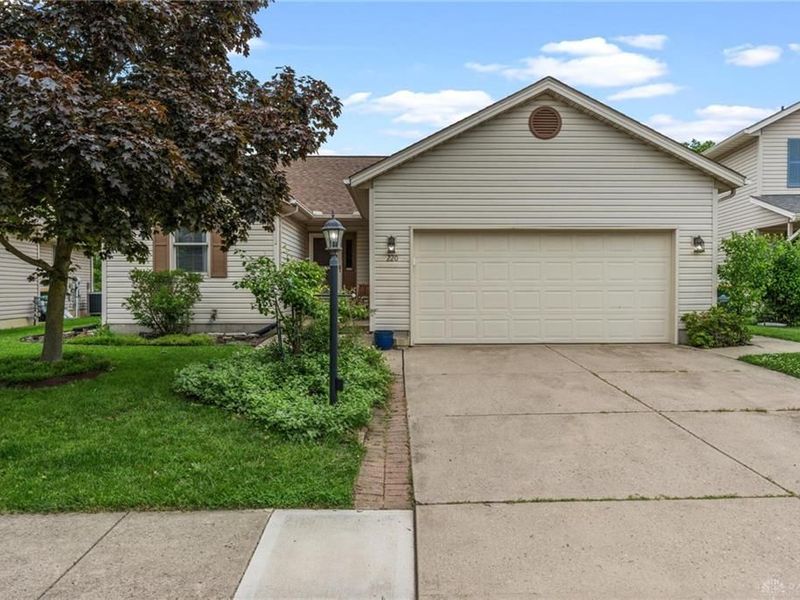 220 McDaniels Lane, Springboro, OH 45066 Photo 1