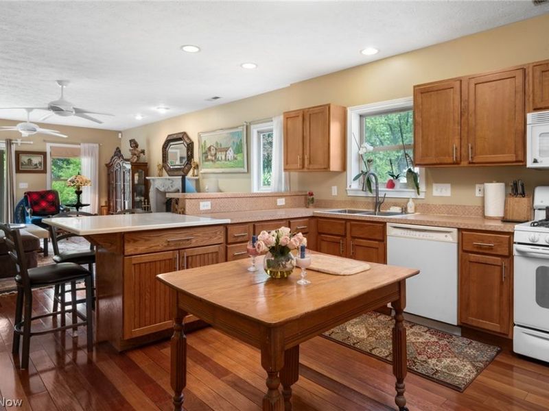 6560 Barton Road, North Olmsted, OH 44070 Photo 10
