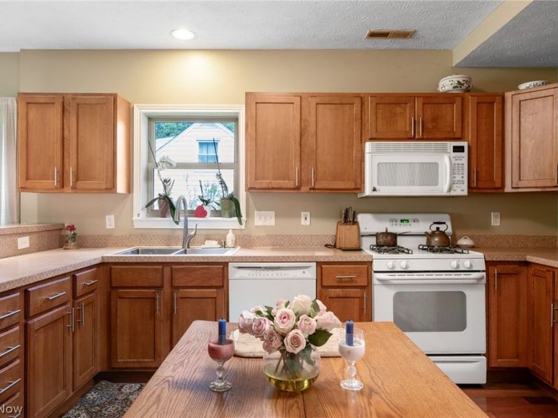 6560 Barton Road, North Olmsted, OH 44070 Photo 11