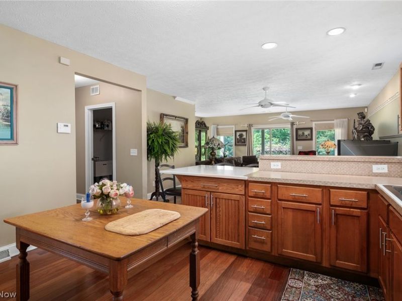 6560 Barton Road, North Olmsted, OH 44070 Photo 12