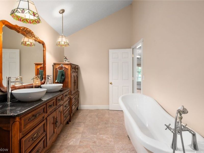 6560 Barton Road, North Olmsted, OH 44070 Photo 26