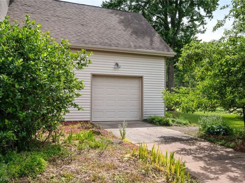 6560 Barton Road, North Olmsted, OH 44070 Photo 47