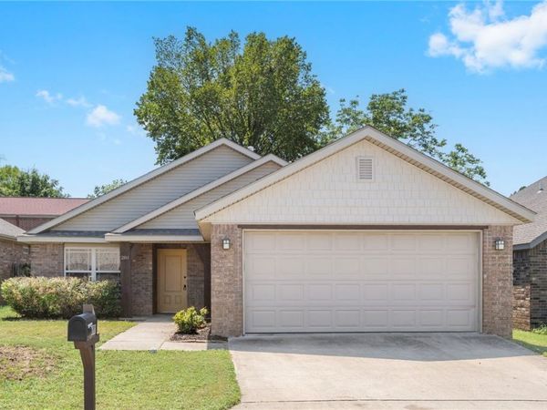 281 E Madrid Street , Fayetteville, AR 72703