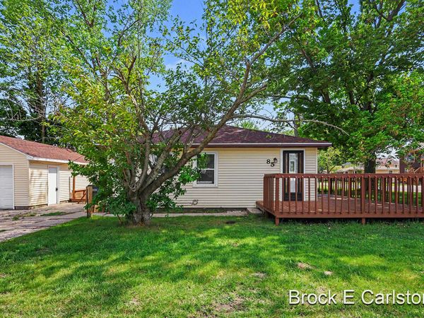 85 Lakeshore Boulevard, Norton Shores, MI 49444