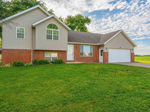 215 GERALDINE Street, Green Valley, IL 61534