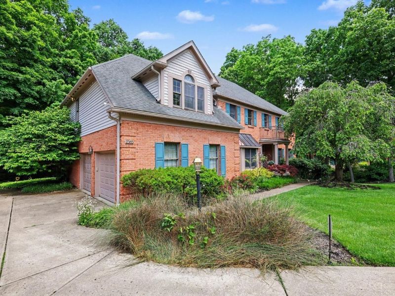 2363 Heather Hill Boulevard N, Anderson Twp, OH 45244 Photo 3