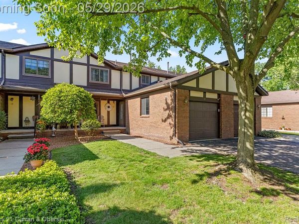 19 Parkplace N, Allen Park, MI 48101