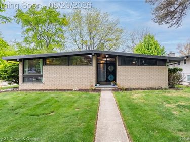 23592 Plumbrooke Drive, Southfield, MI 48075