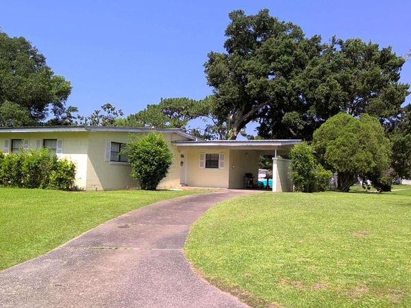 101 Vanderbilt Rd, Pensacola, FL 32506