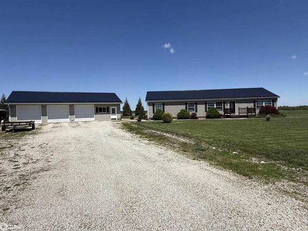 11990 245Th Street, Mediapolis, IA 52637