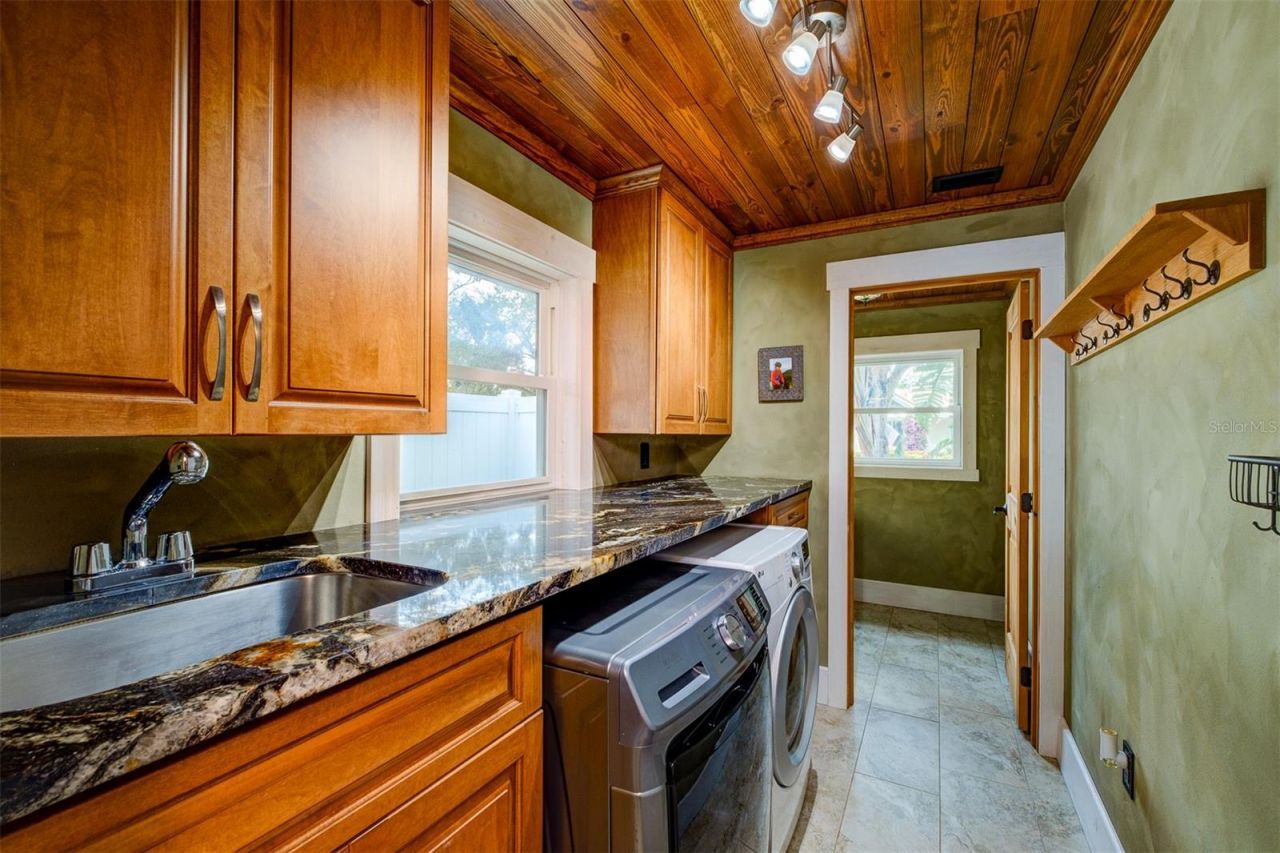 2690 Temple Street, Sarasota, FL 34239 Photo