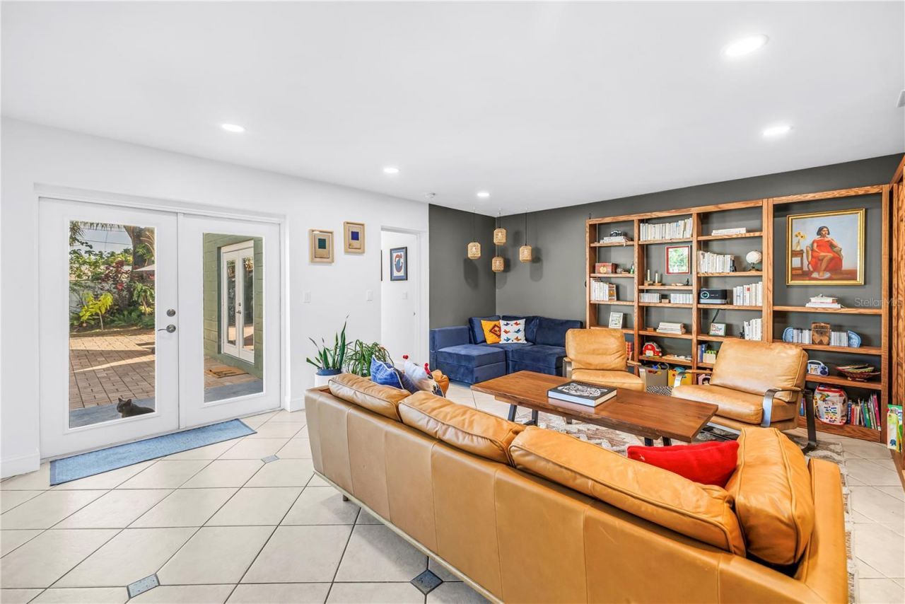 263 42nd Avenue Ne, Saint Petersburg, FL 33703 Photo