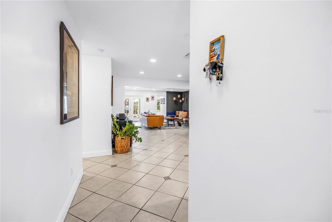 263 42nd Avenue Ne, Saint Petersburg, FL 33703 Photo