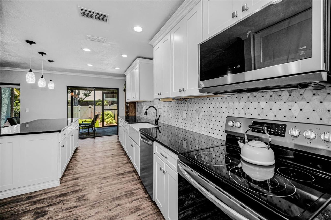 932 Myakka Court Ne, Saint Petersburg, FL 33702 Photo