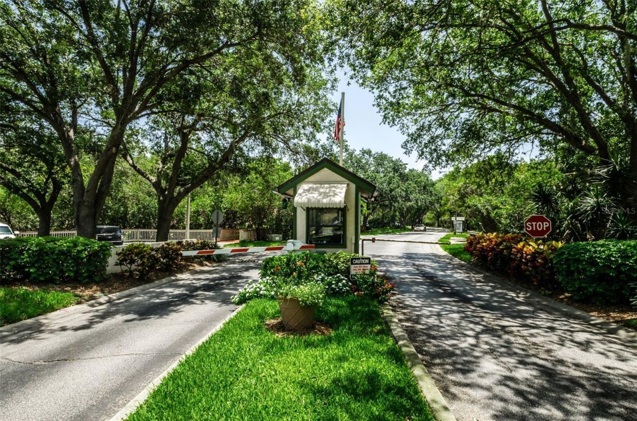 932 Myakka Court Ne, Saint Petersburg, FL 33702 Photo