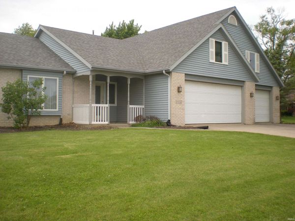 2924 Sioux Point, New Haven, IN 46774