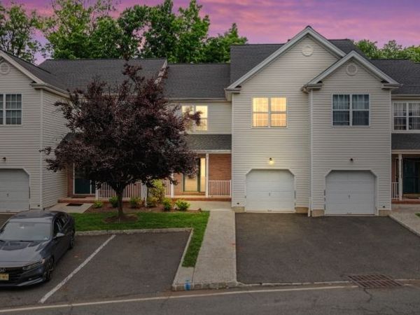 33 E Burgess Dr, Piscataway, NJ 08854