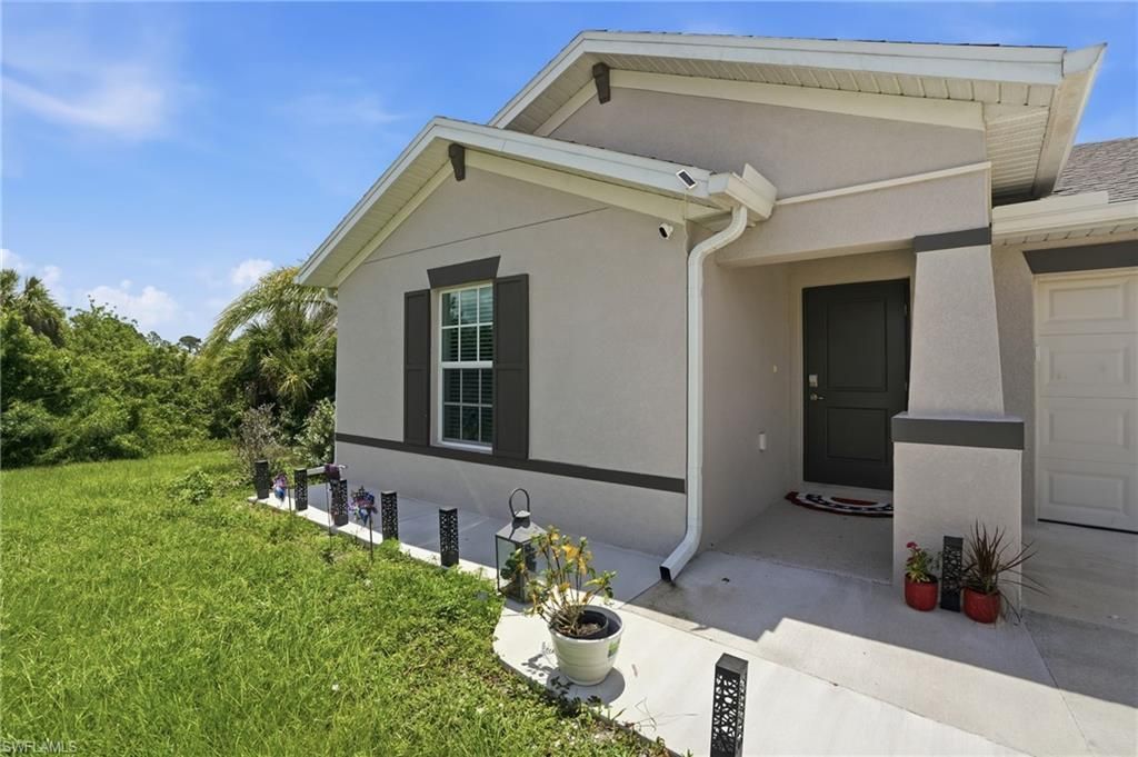 184 Peerless St, Lehigh Acres, FL 33974 Photo