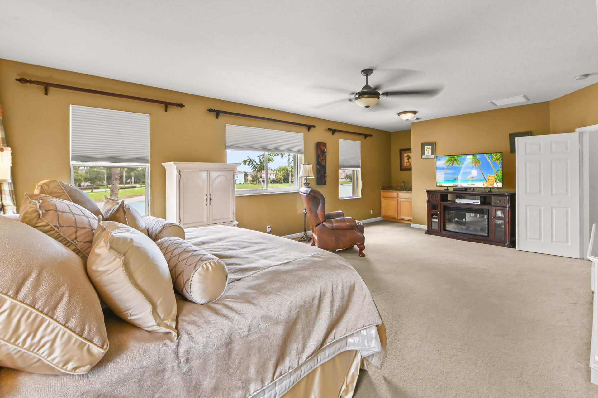 458 Cresta Circle, West Palm Beach, FL 33413 Photo