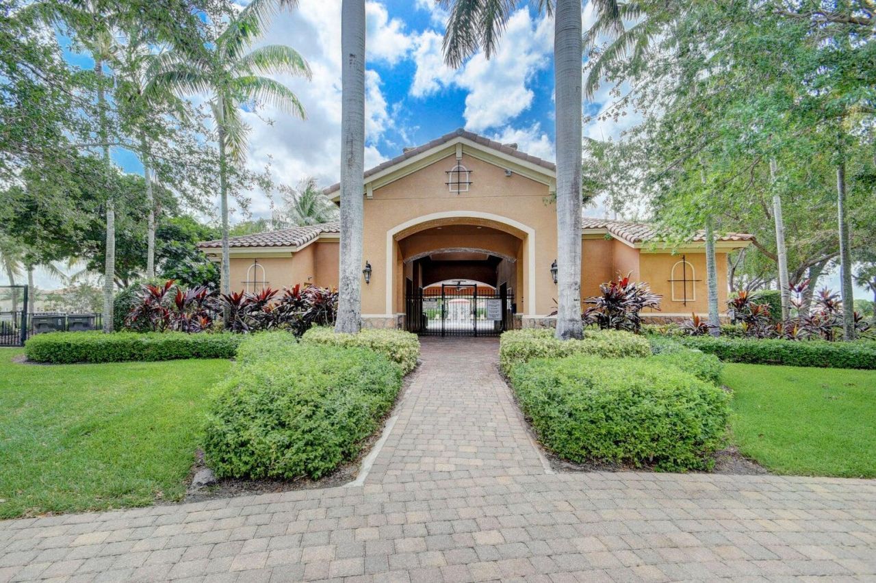 458 Cresta Circle, West Palm Beach, FL 33413 Photo