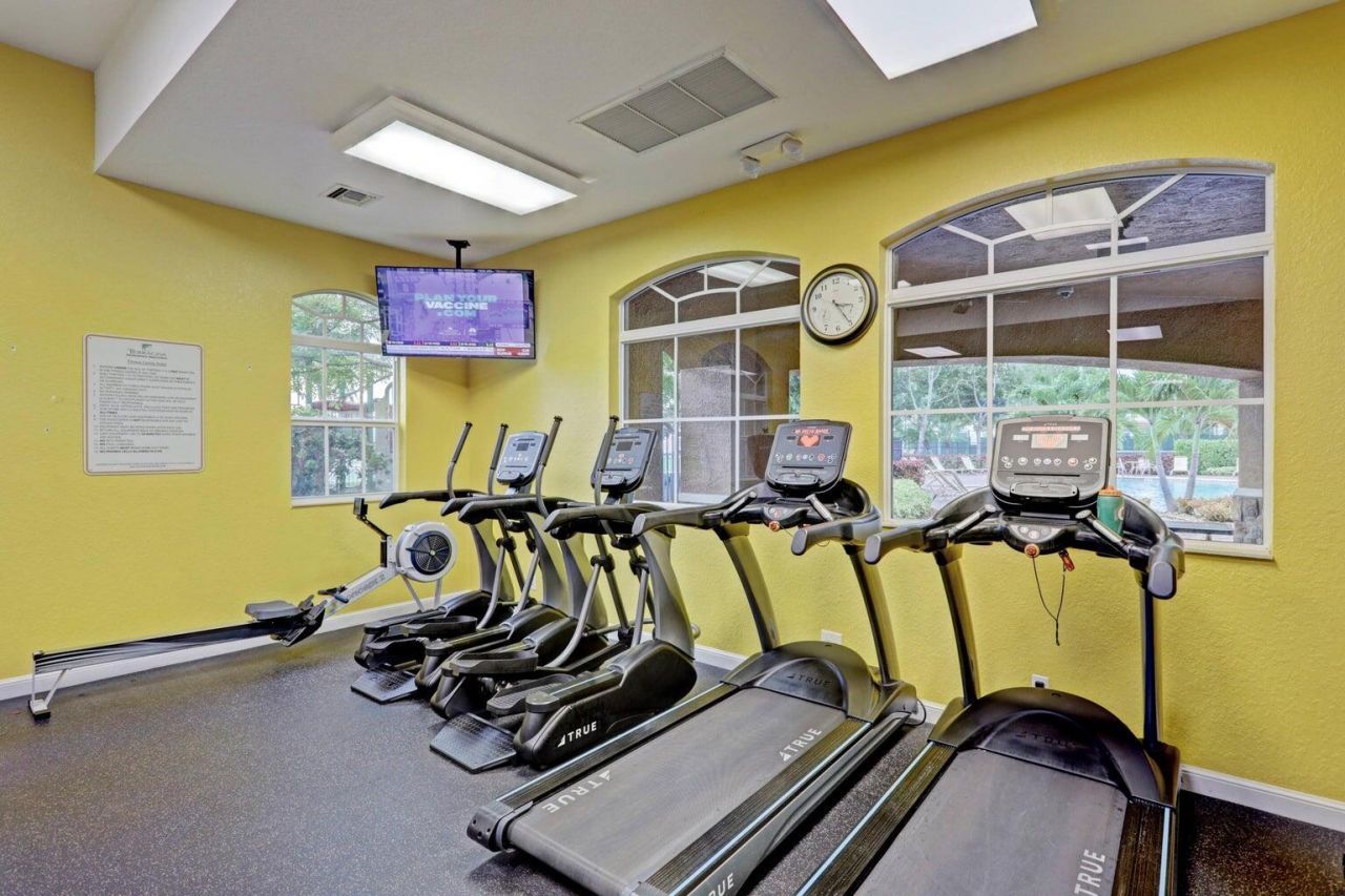 458 Cresta Circle, West Palm Beach, FL 33413 Photo