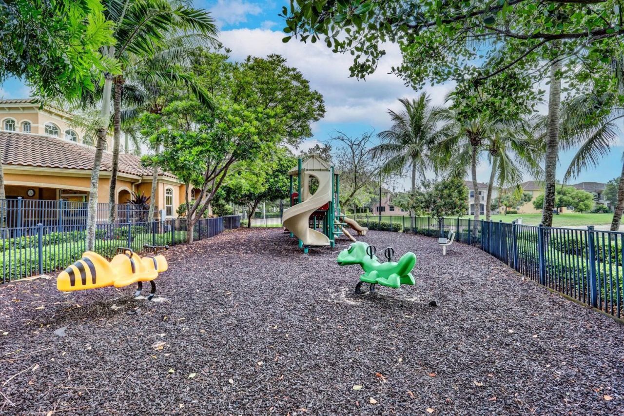 458 Cresta Circle, West Palm Beach, FL 33413 Photo