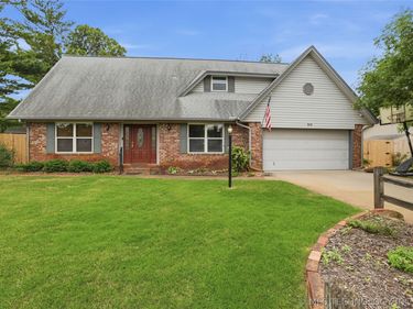 912 W G Street, Jenks, OK 74037