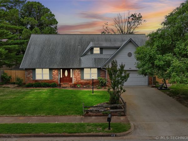 912 W G Street , Jenks, OK 74037