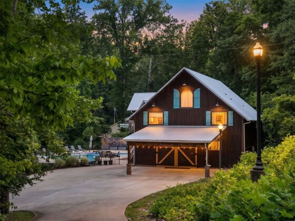7646 Highway 100 , Bon Aqua, TN 37025