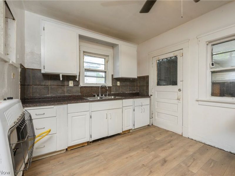 12521 Arlington Avenue, Cleveland, OH 44108 Photo 8