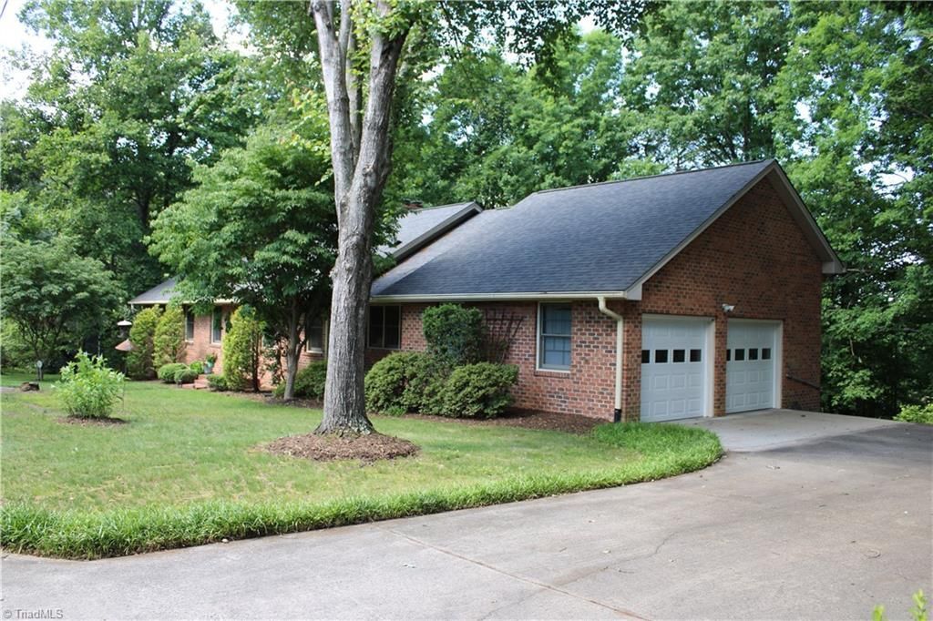 329 Laurel Street, Mount Airy, NC 27030 Main Photo
