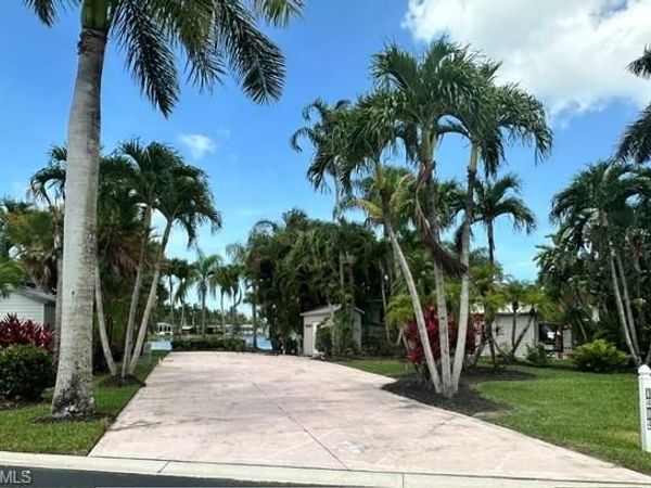 1404 Pearl Lake PT , NAPLES, FL 34114