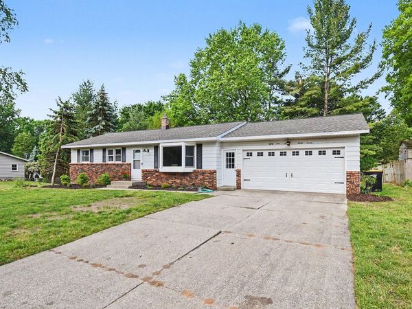 8137 Hearthway Avenue, Jenison, MI 49428