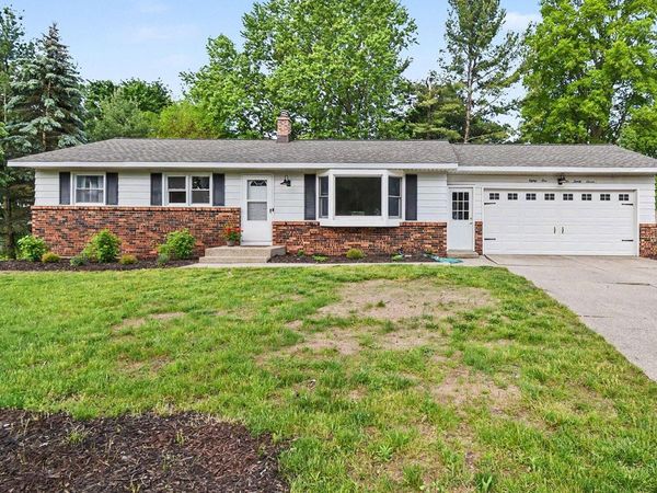 8137 Hearthway Avenue, Jenison, MI 49428