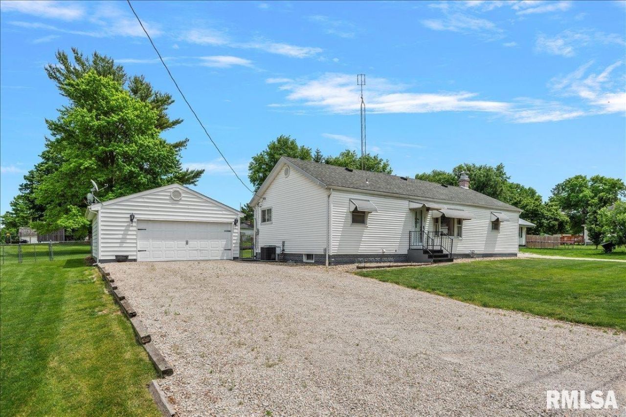 410 N Ewing Street, Tallula, IL 62688 Main Photo