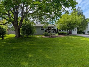 8251 Exeter Drive, Baldwinsville, NY 13027