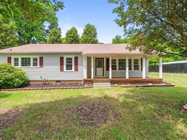 1720 Fisher Ferry Street , Thomasville, NC 27360