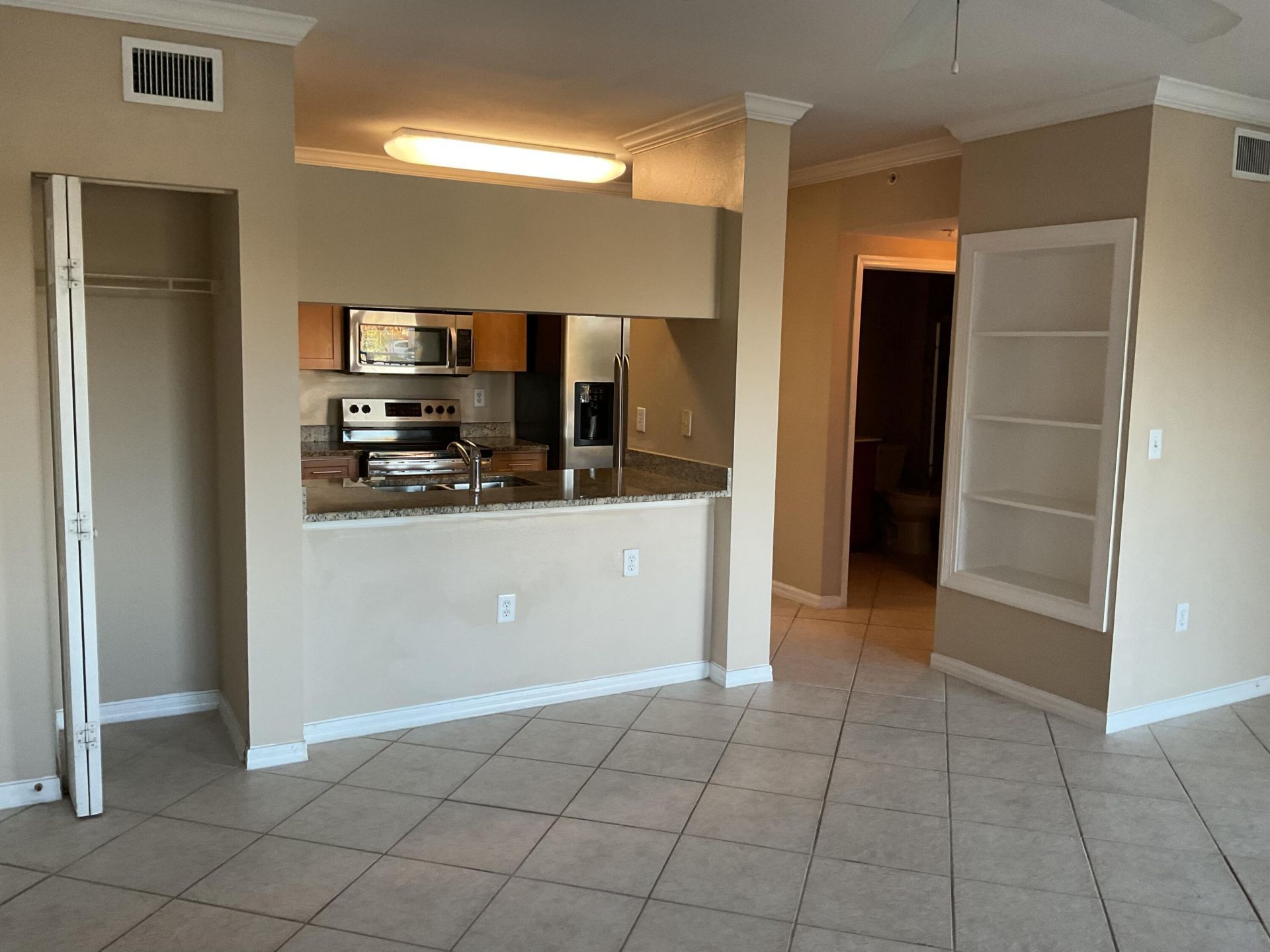 6410 Emerald Dunes 202 Drive, Unit 202, West Palm Beach, FL 33411 Main Photo