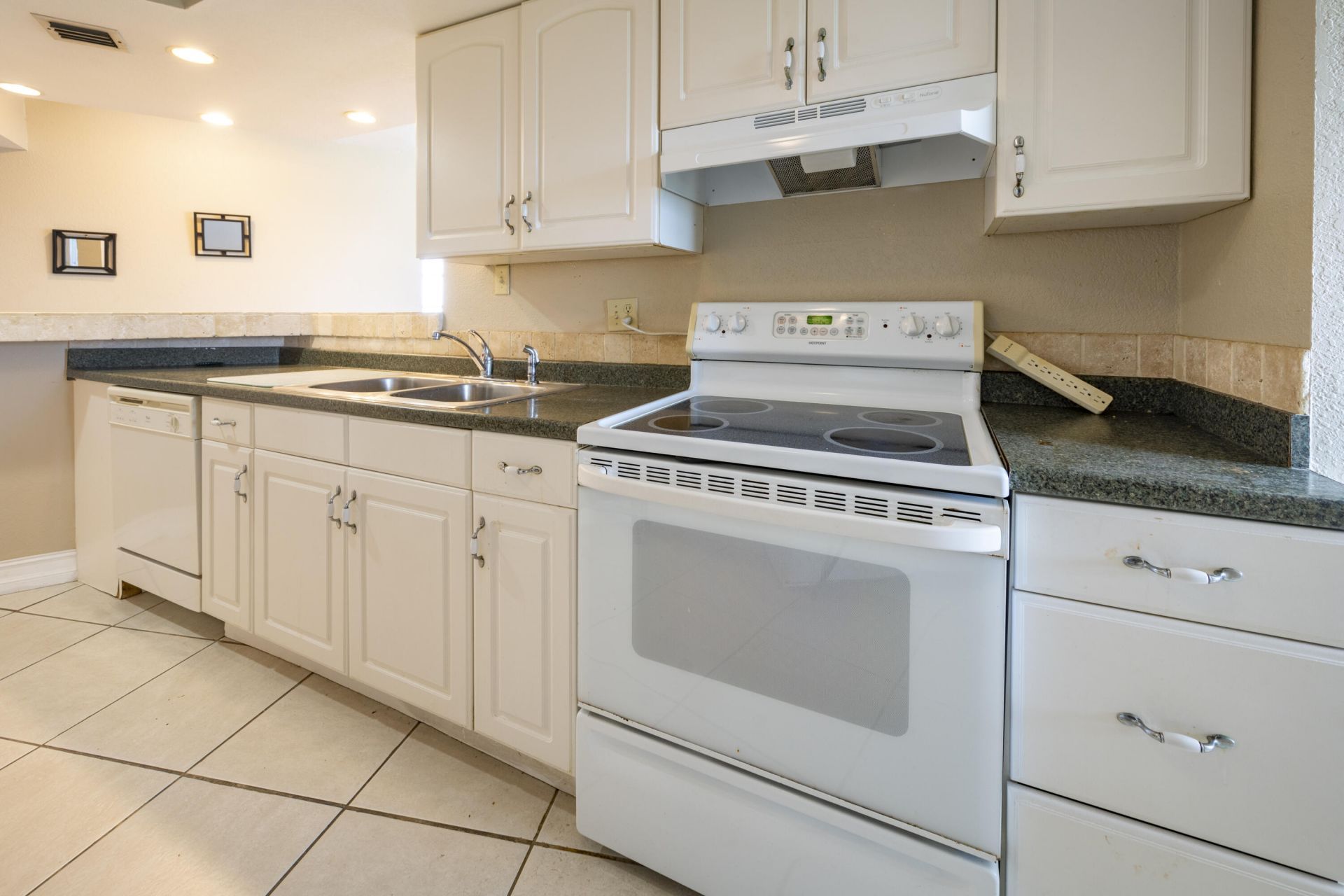 6911 Environ Boulevard, Unit 8G, Lauderhill, FL 33319 Photo