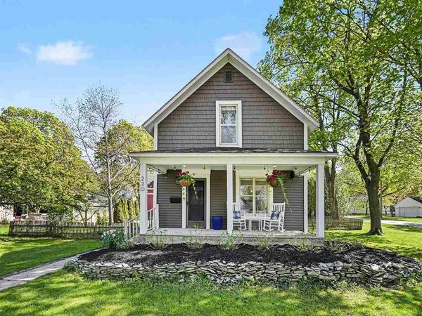 220 W Hurlbut Avenue, Charlevoix, MI 49720