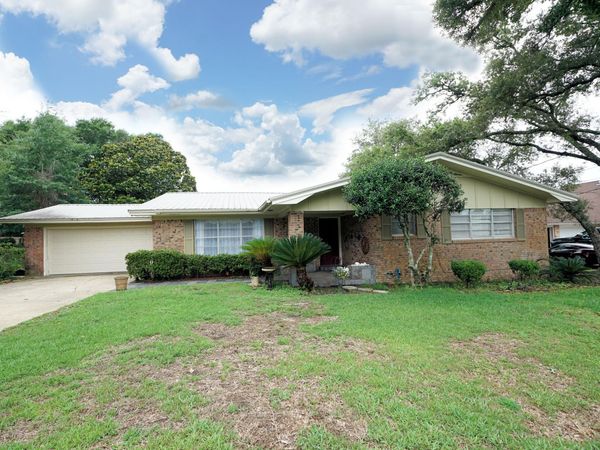 319 NW Briarwood Circle, Fort Walton Beach, FL 32548