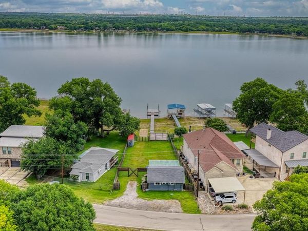 1028 W Lake Drive, Weatherford, TX 76087