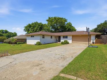 5017 Fox Hill Lane, Dallas, TX 75232