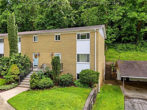 1808 Roundhill Road, Charleston, WV 25314